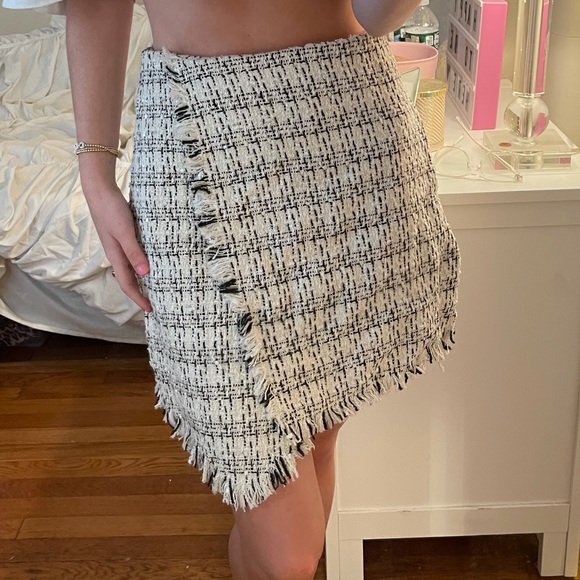 boutique mini skirt - Picture 2 of 4
